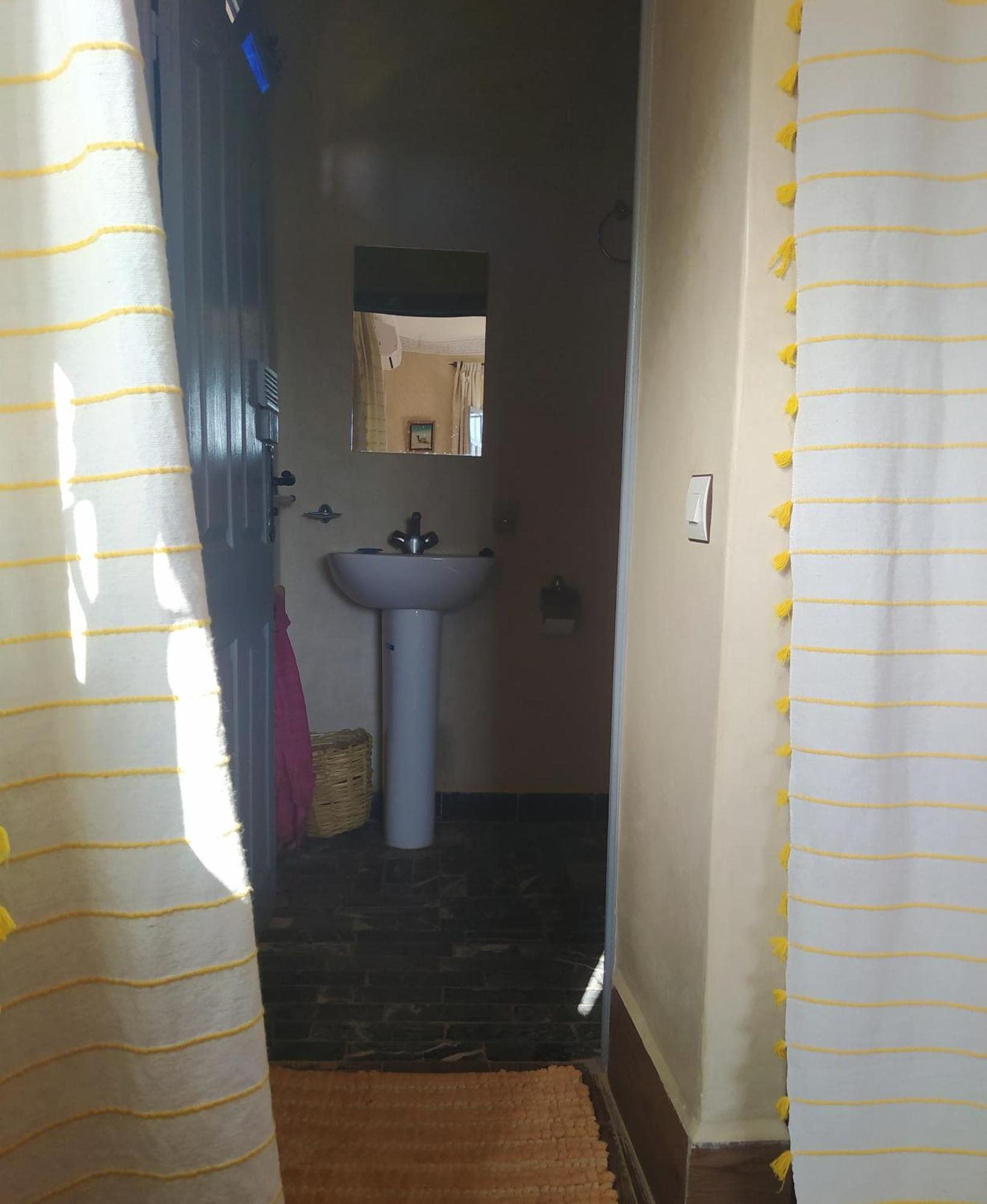 Le Petit Jardin Bed & Breakfast Демнат Стая снимка